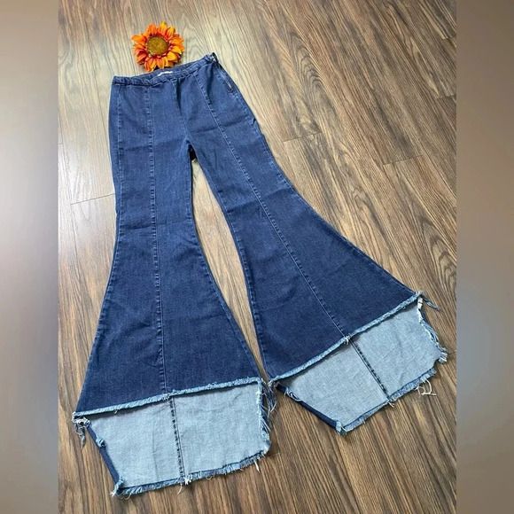 🦋B2G1🦋FOR THE REPUBLIC Hi-Low Raw Hem Bell Bottom Jeans | 6 | - Picture 1 of 10